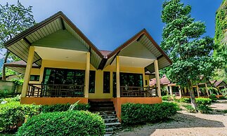 Tonsai Bay Resort