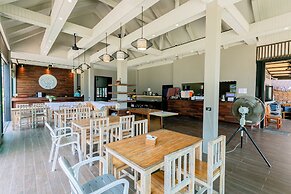 Tonsai Bay Resort