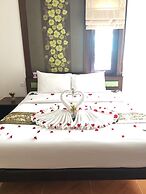 Hasna Palace