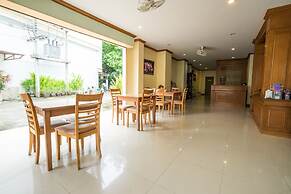 Pranang Flora House