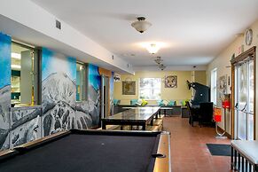 HI Kelowna Hostel