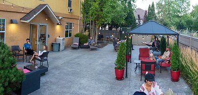 HI Kelowna Hostel