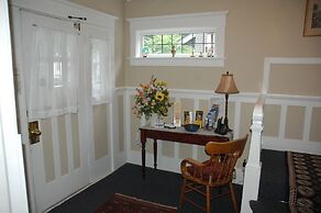 Cambie Lodge B&B