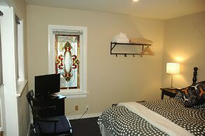 Cambie Lodge B&B