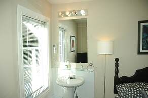 Cambie Lodge B&B
