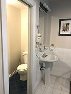 Cambie Lodge B&B