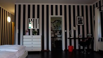 Backstage Hotel