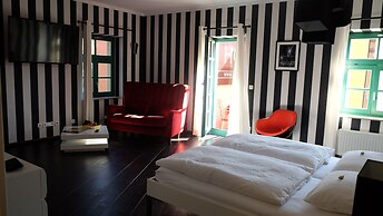 Backstage Hotel