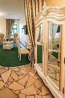 Backstage Hotel
