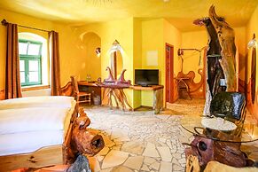 Backstage Hotel