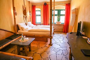 Backstage Hotel