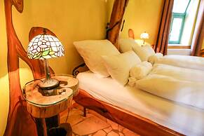 Backstage Hotel