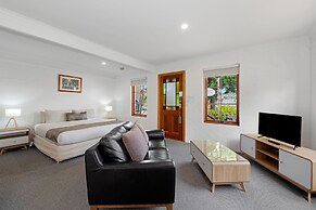 Hideaway on George