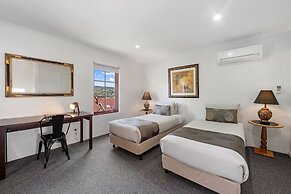 Hideaway on George
