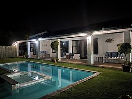 Sixteen Guest House on Main