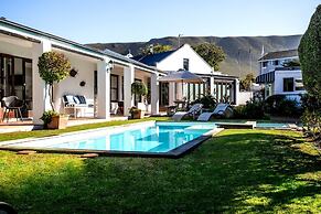 Sixteen Guest House on Main