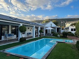 Sixteen Guest House on Main