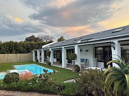 Sixteen Guest House on Main