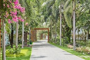 Carmelina Beach Resort