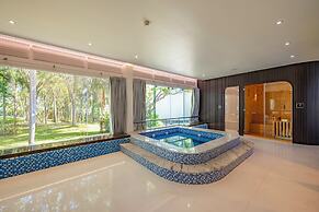 Carmelina Beach Resort