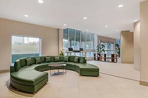 Clarion Lakeside Inn & Conference Centre