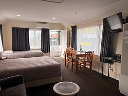 Tudor Lodge Motel