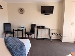 Tudor Lodge Motel
