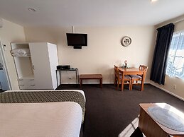 Tudor Lodge Motel