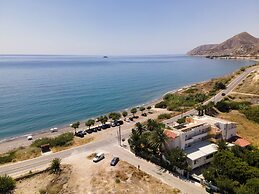Sarikampos Beach