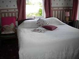 Riverside House Bed & Breakfast