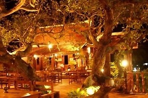 Harry's Bungalows & Restaurant