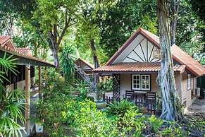 Harry's Bungalows & Restaurant