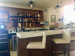 Home Crest Hotel