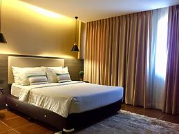 Home Crest Hotel