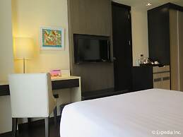 Home Crest Hotel