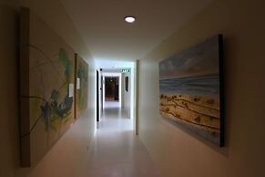Home Crest Hotel