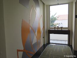 Home Crest Hotel