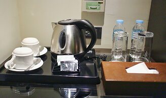 Home Crest Hotel