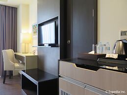Home Crest Hotel