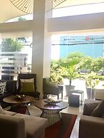 Home Crest Hotel