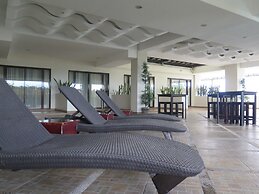 The Pinnacle Hotel and Suites