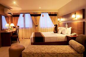The Pinnacle Hotel and Suites