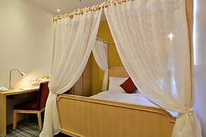 In Young Hotel