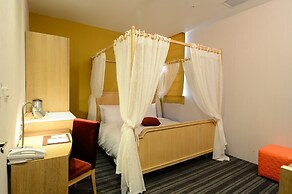 In Young Hotel