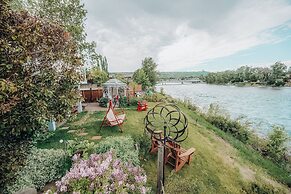 Along River Ridge