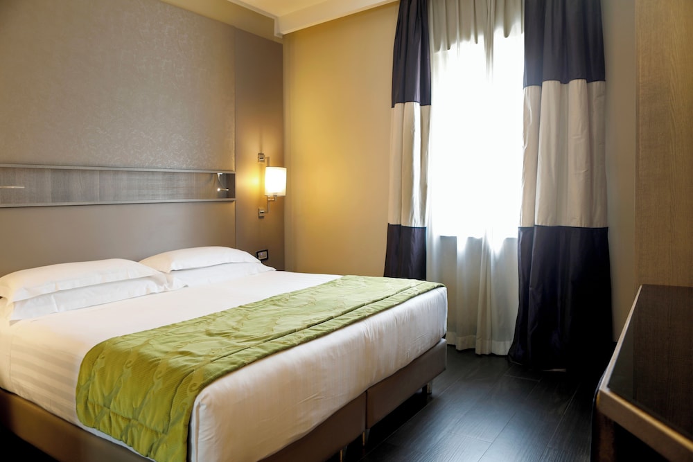 Rome Life Hotel