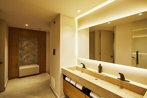 EK Hotel By Preferred Hotels Group