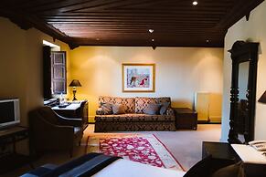 Trikolonion Country Hotel