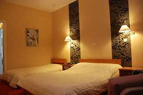 Dryas Hotel