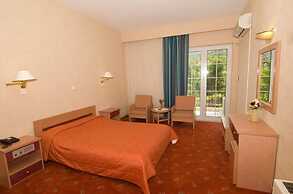 Dryas Hotel